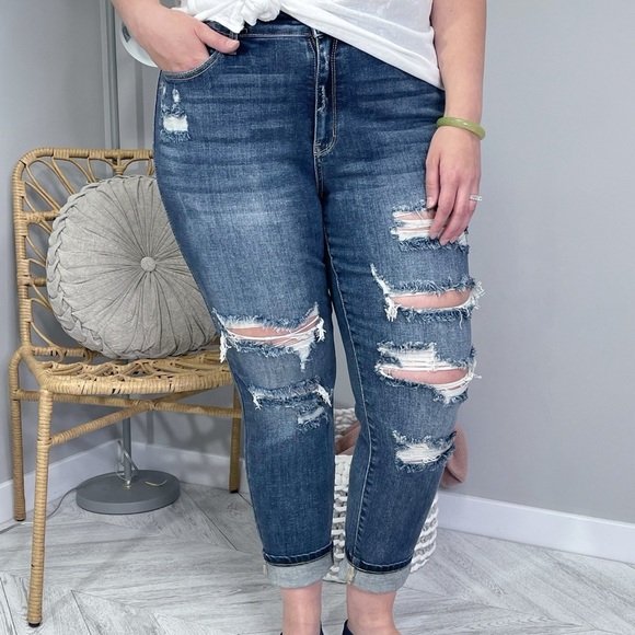 Judy Blue Jeans Distressed - Picture 1 of 3